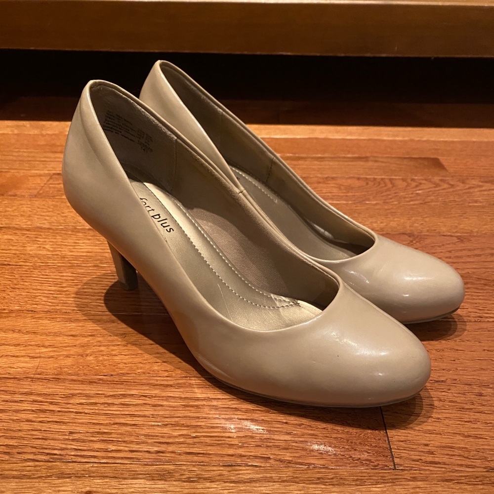 Nude Pumps